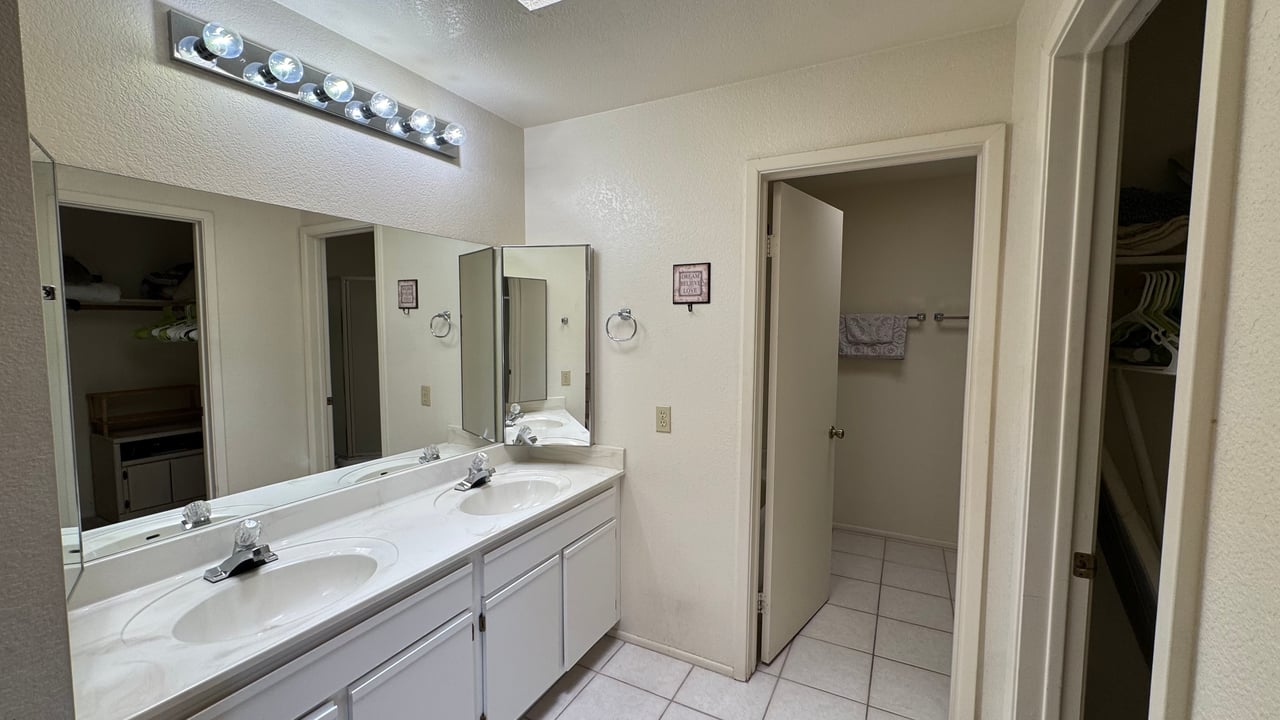 1650 Smoketree Ave S 121 (Rotary Beach/Park)