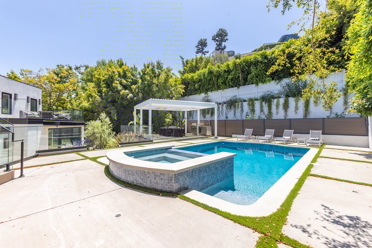Luxury Gated Villa w/ Pool, Spa & Designer Interiors