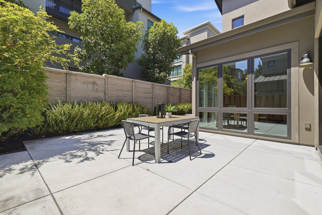 826 W Olive AVE