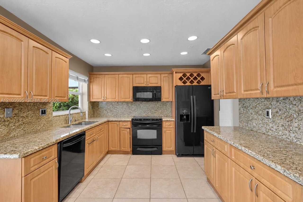 12010-sw-107-street-miami-fl-home-for-sale-kitchen