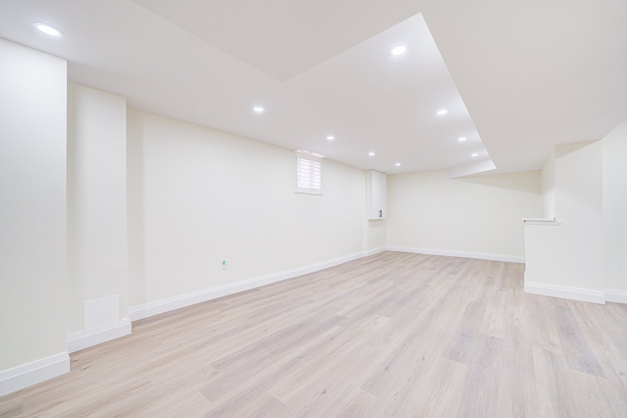 1126 Berkshire Crt