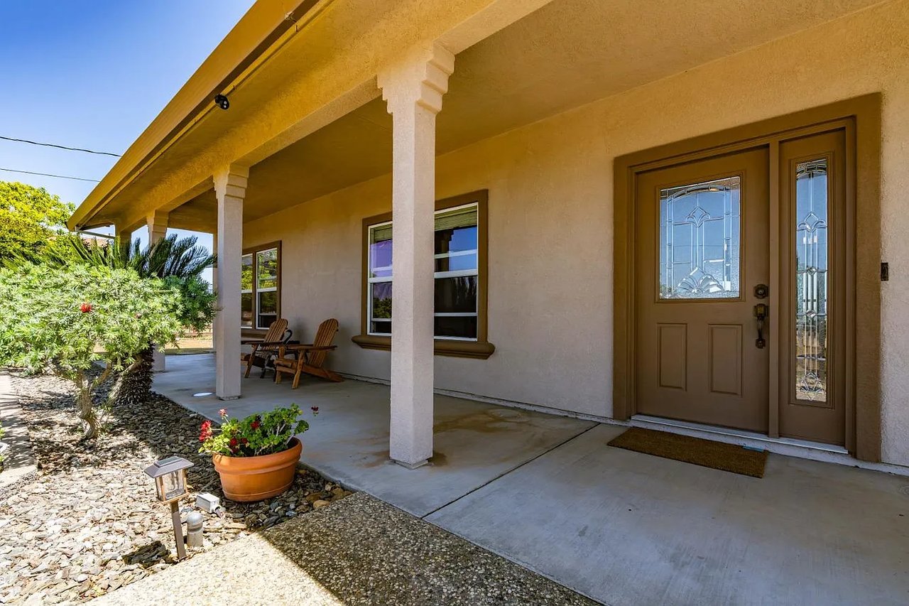 3221 Crestview Dr