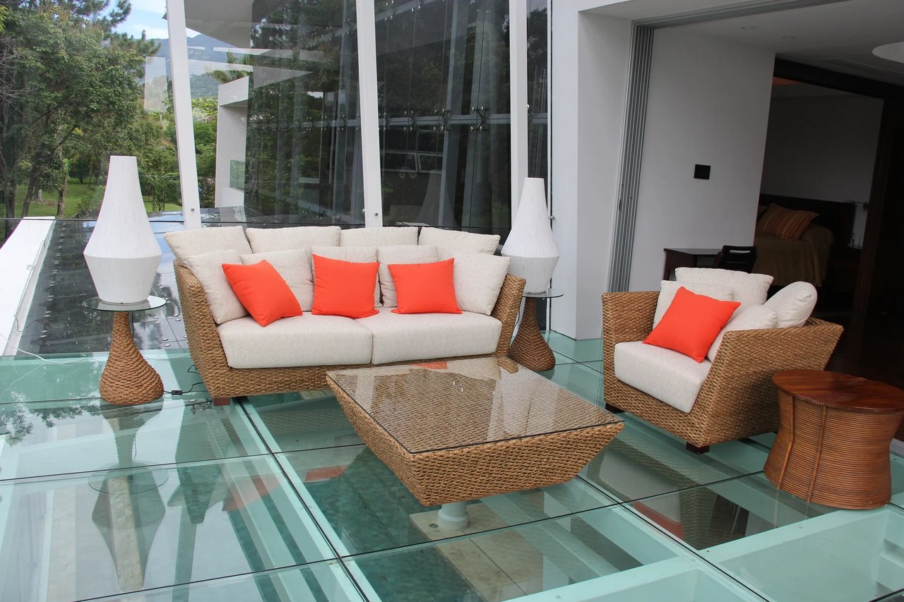 Lakefront Smart Home with Pool, Santa Ana, San Jose