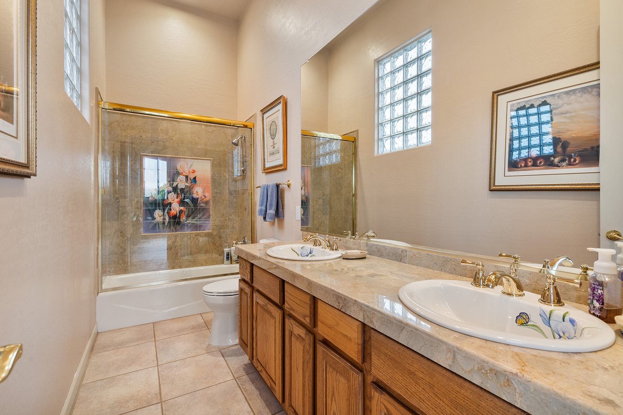 9657 E PEREGRINE Place