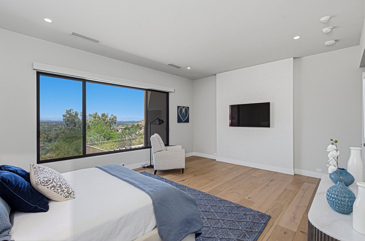 5411 E ROADRUNNER Road