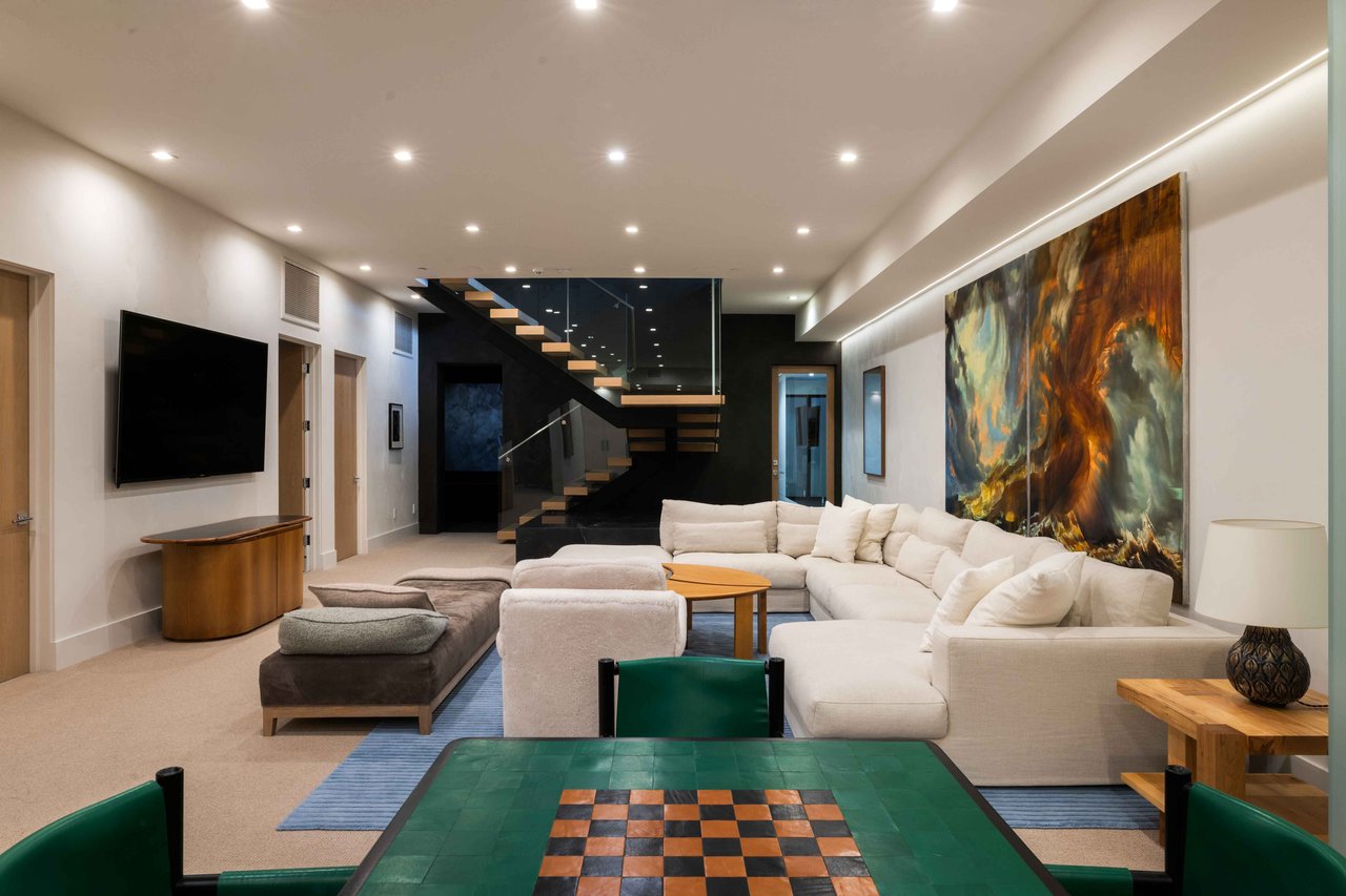 815 N Tigertail Rd, Brentwood 