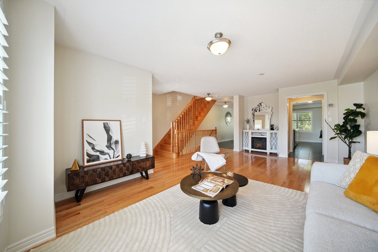 GORGEOUS TOWNHOME