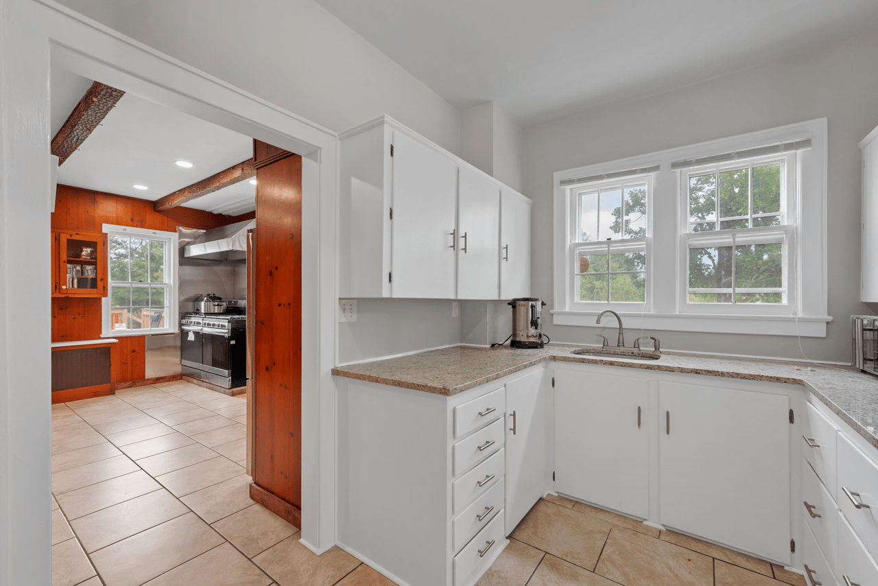 Beautiful Huge Home In Monticello