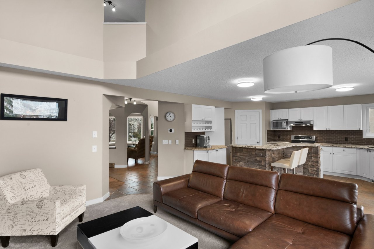 7 Valley Creek Bay NW