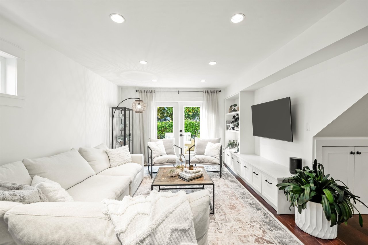 4365 Raeburn Street, North Vancouver