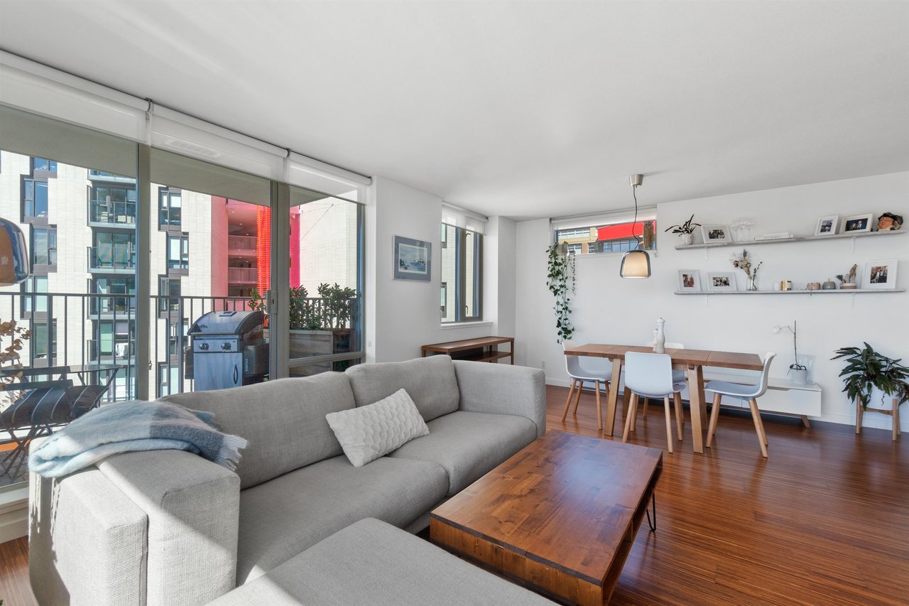 509-328 E 11th Ave