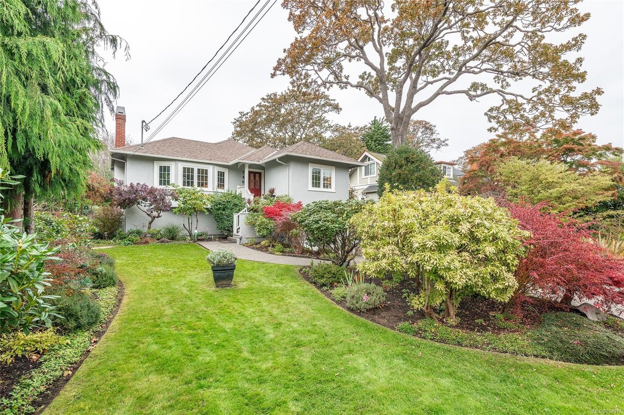 746 Falkland Rd