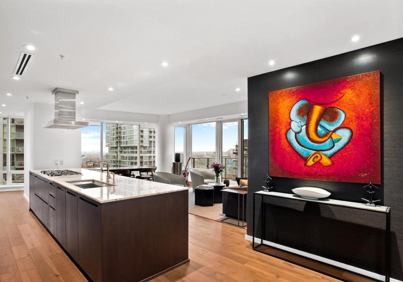 Suite 2605 -180 University Avenue