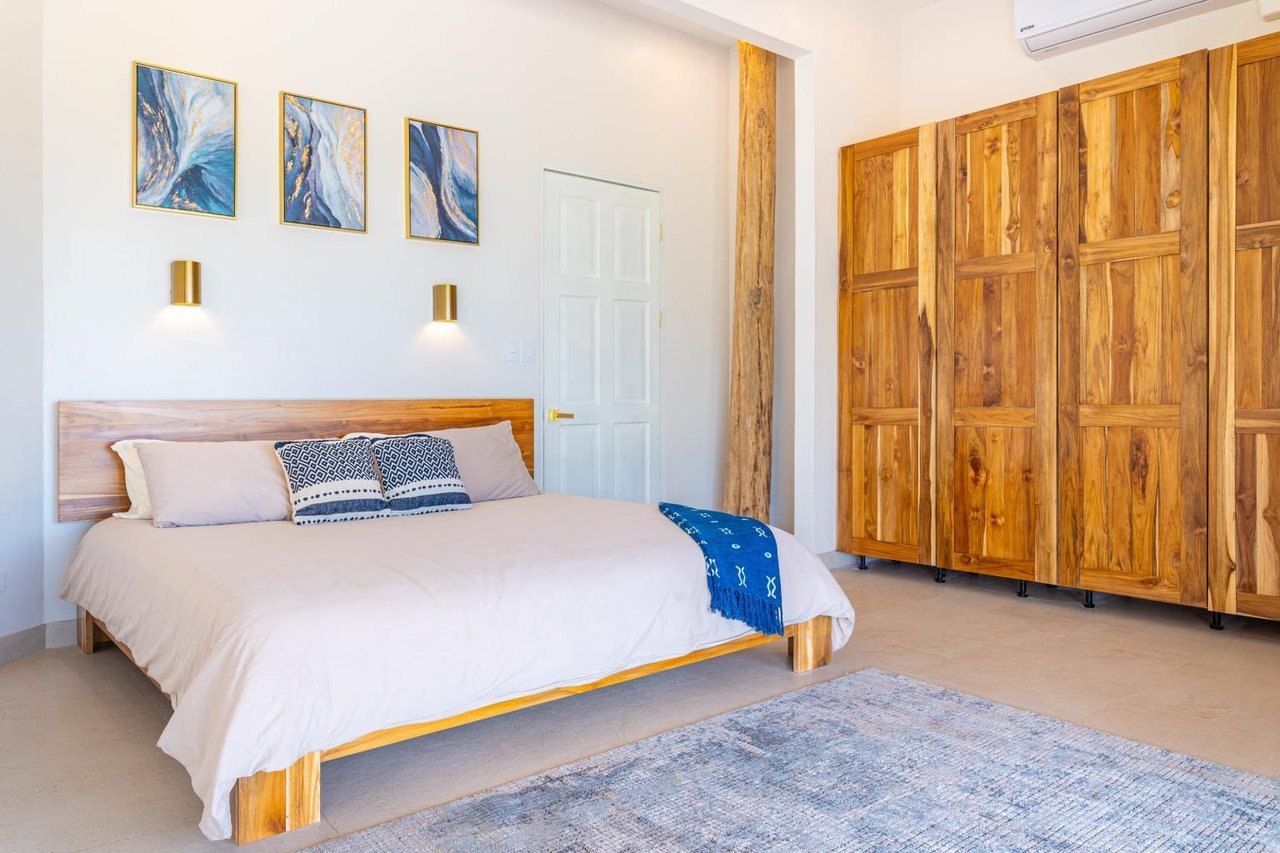 Luxurious Ocean-view Villa:  Your Paradise in Uvita