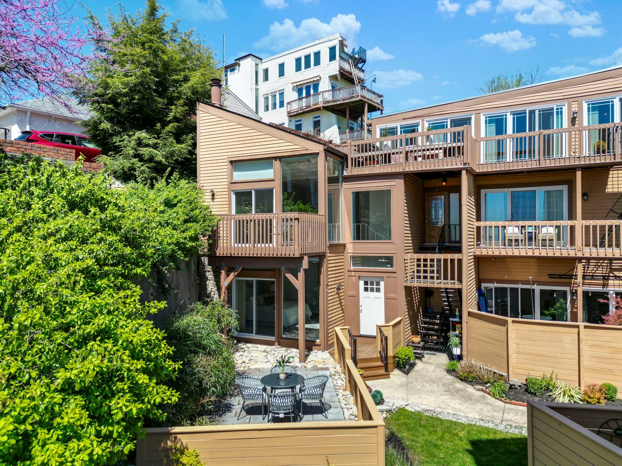 1041 SAINT GREGORY STREET #4