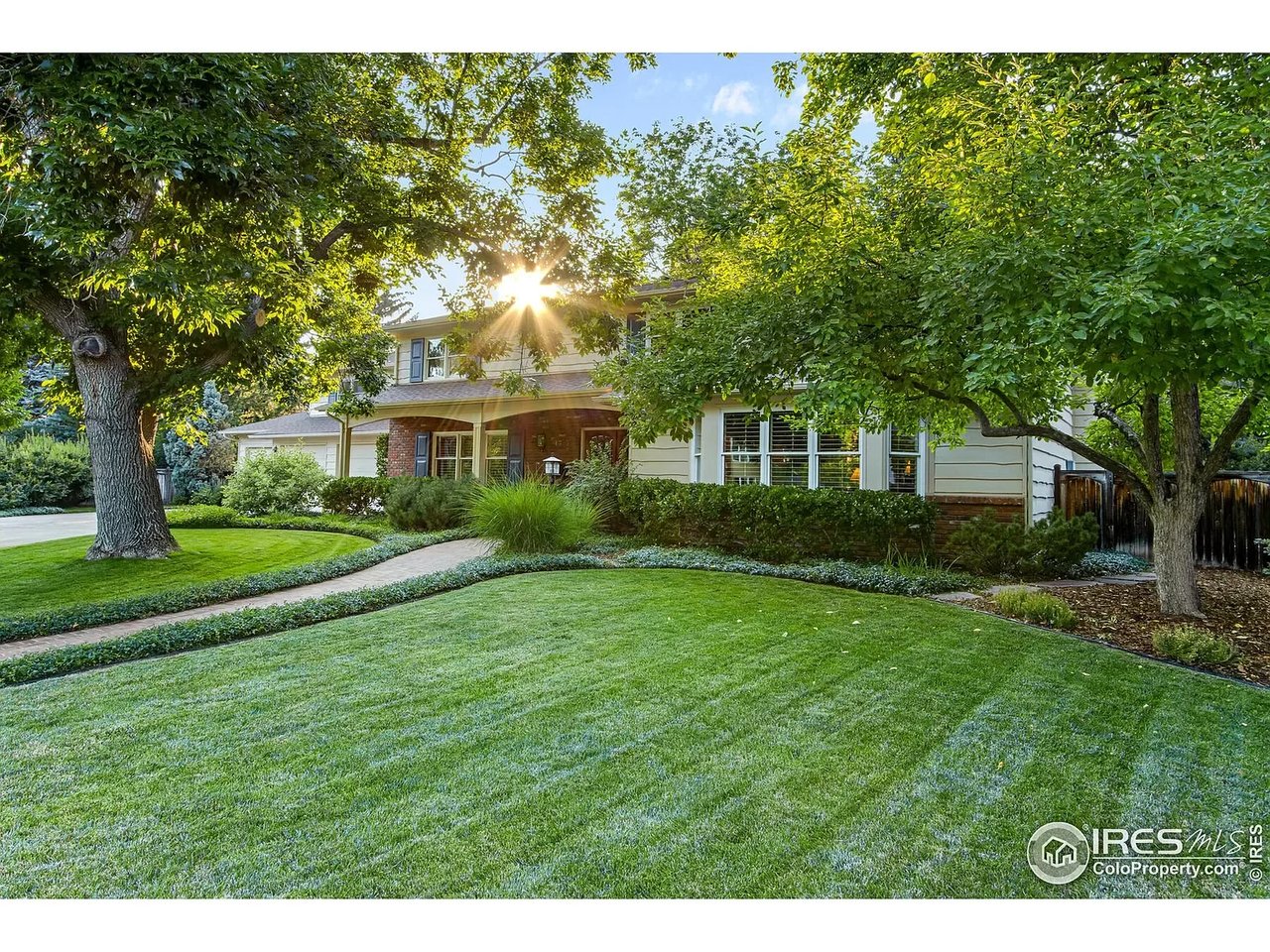 1325 Parkwood Cir