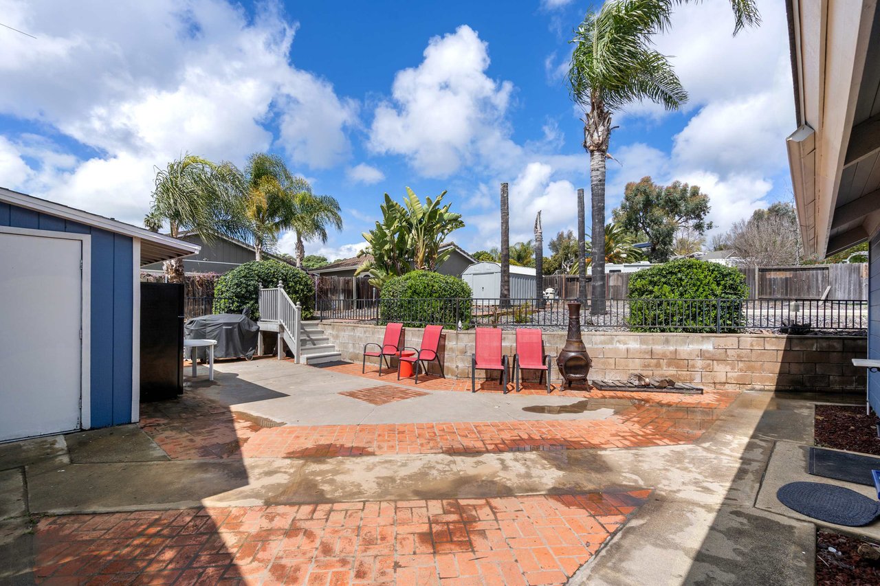 1002 Pepper Tree Ln