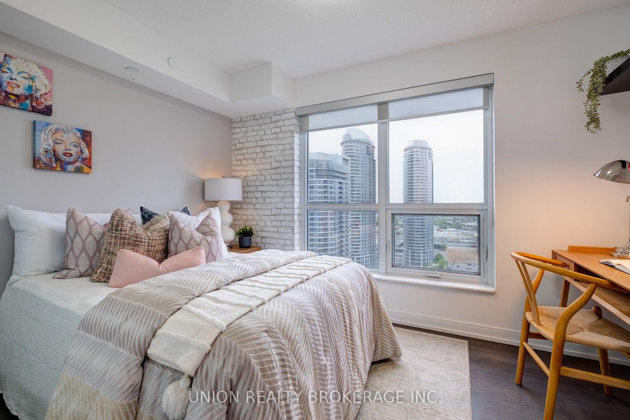 255 Village Green Sq, Ste 203