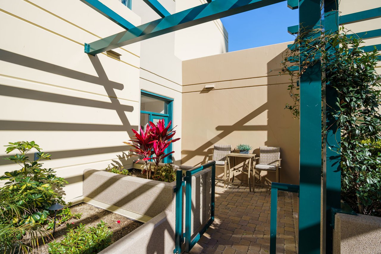 555 Front St, Unit 204