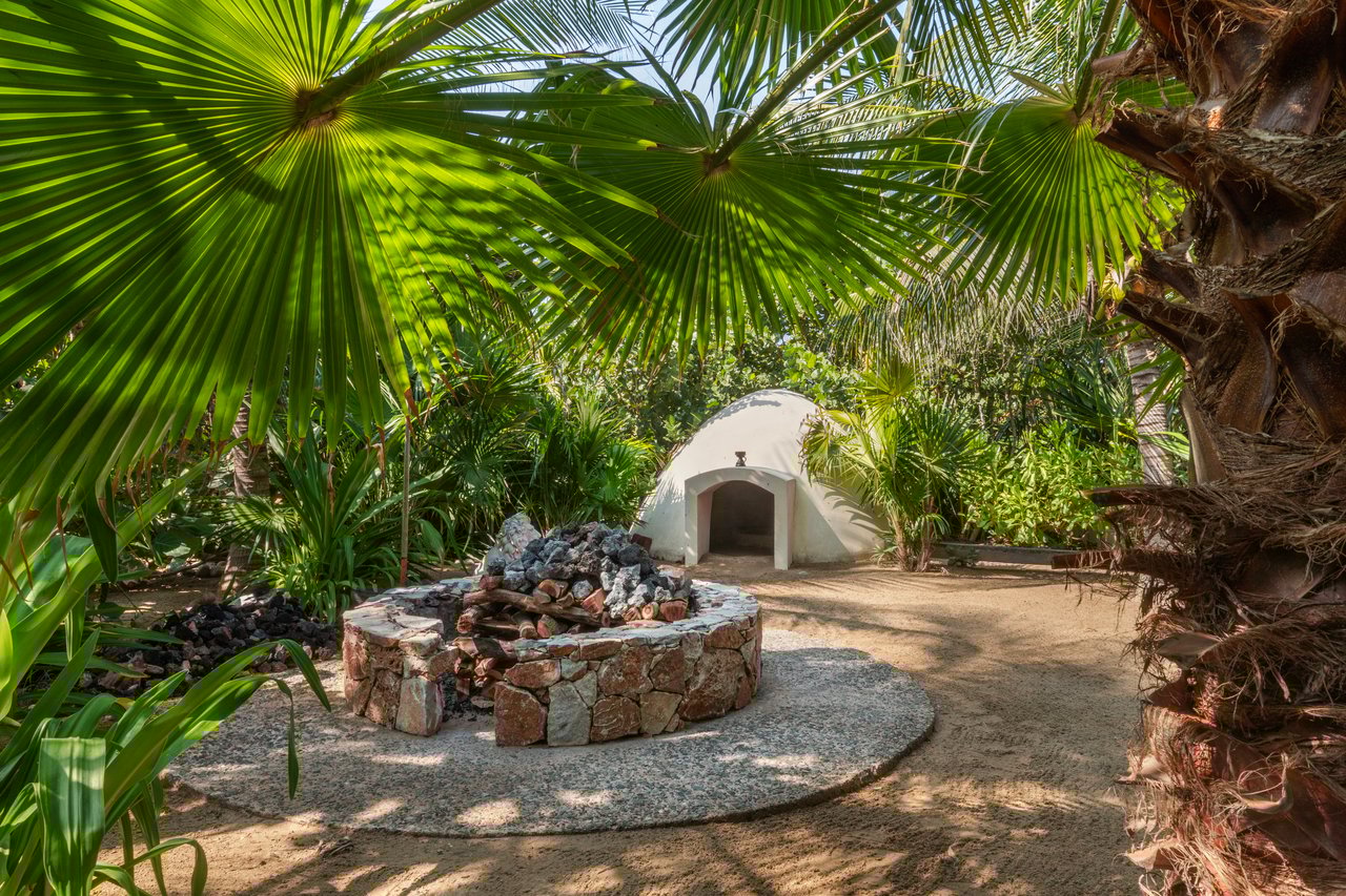 Marea Beachfront Villa C13