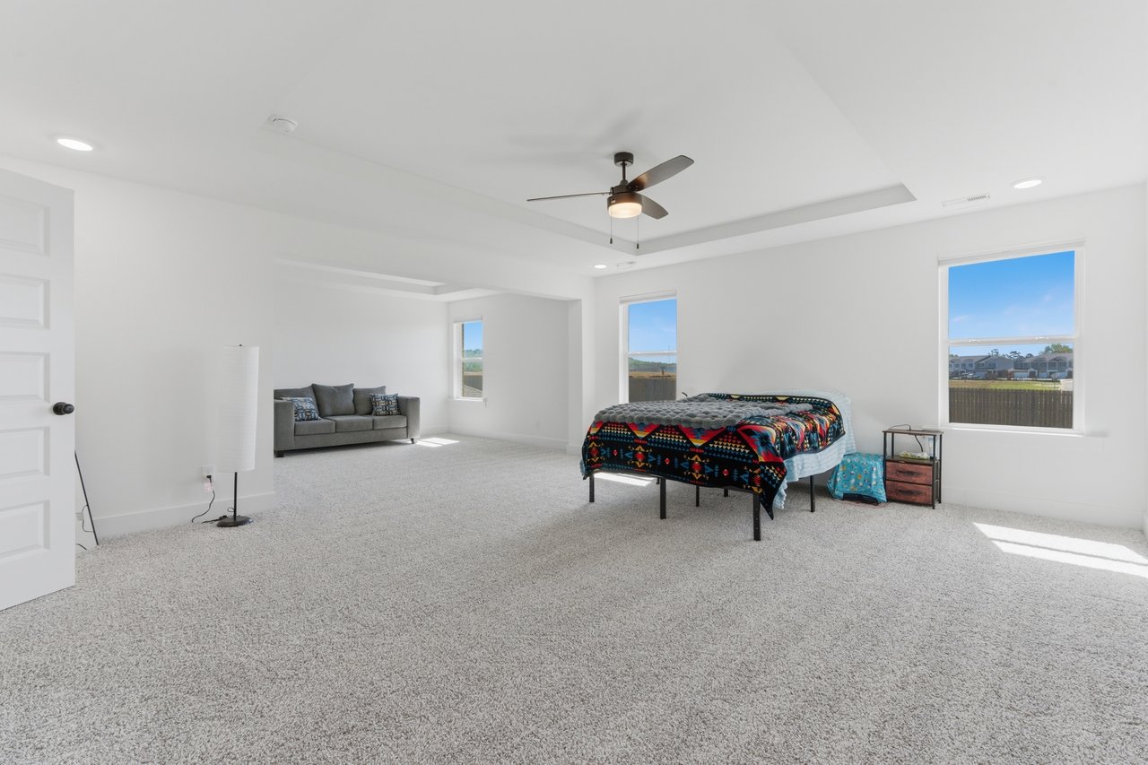 Immaculate 5BR Home with Outdoor Fireplace & Community Pool