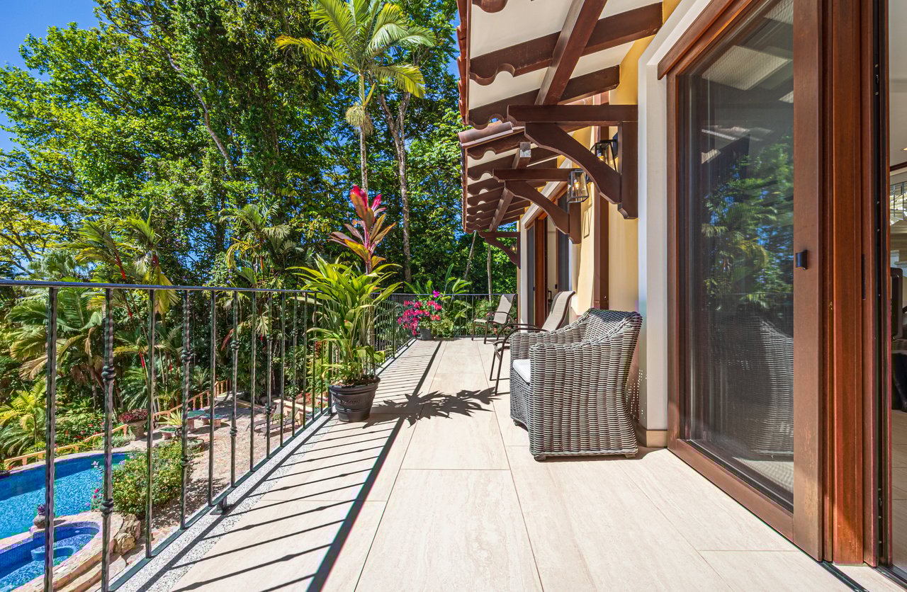 Nido Escondido, Playa Dominical