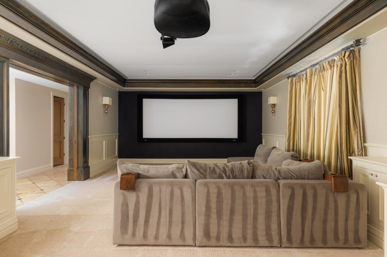 8925 Mountain View Lane