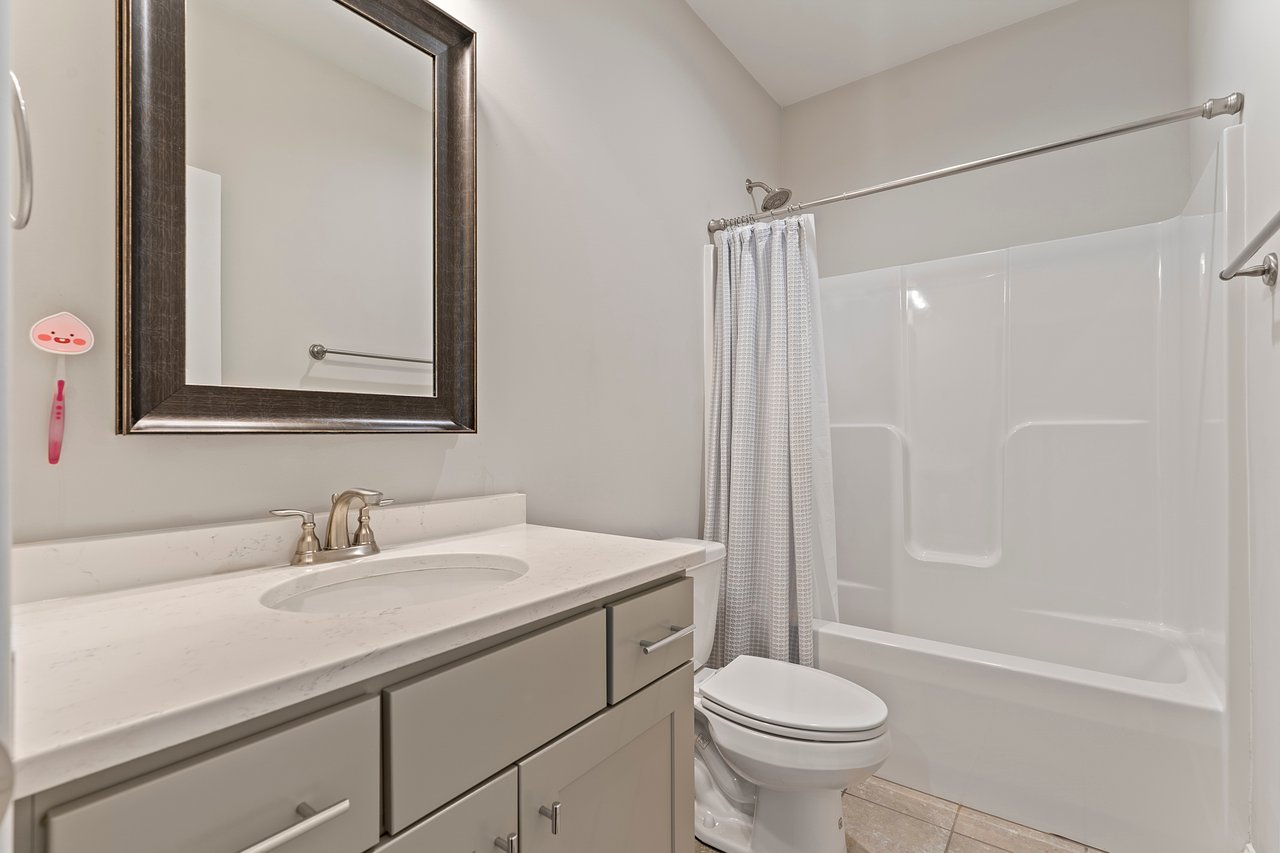 LARGE, GORGEOUS HOME - MADISON CITY SCHOOLS!