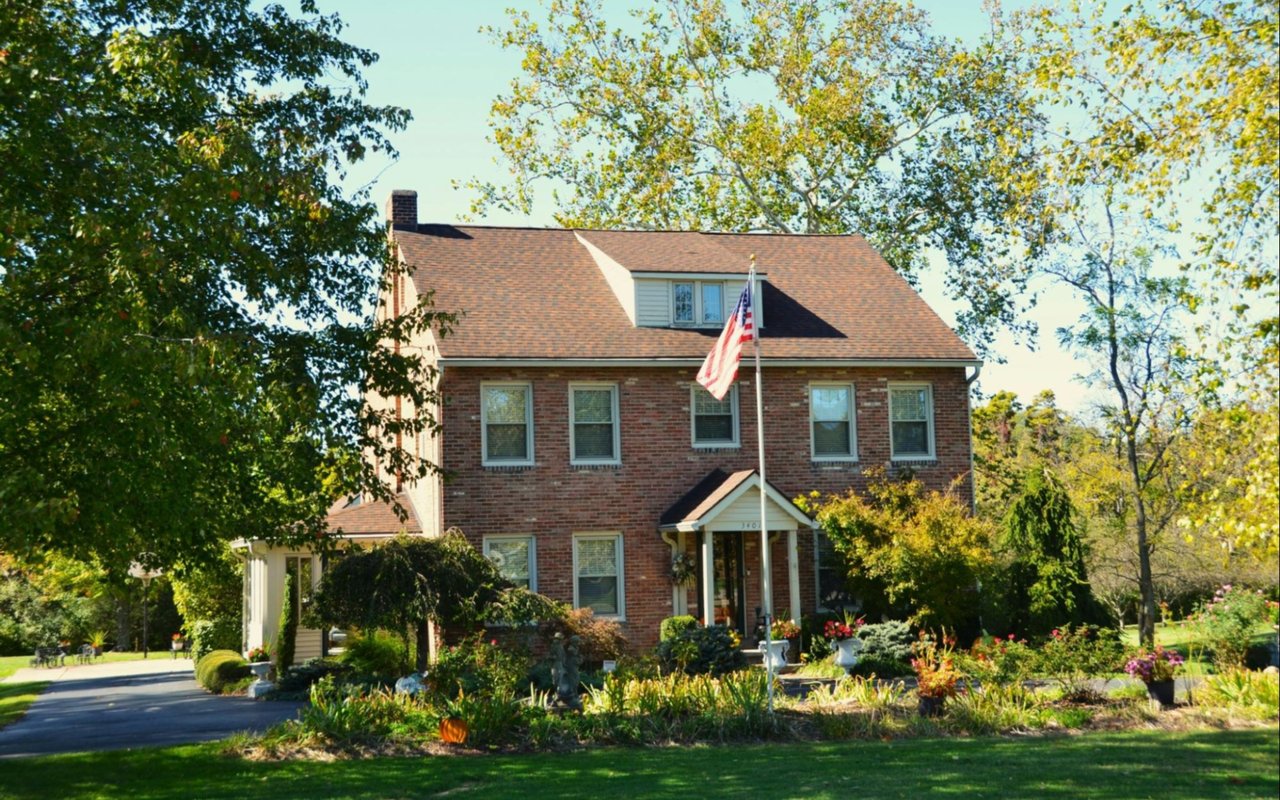 Top Landscaping Tips to Improve Curb Appeal