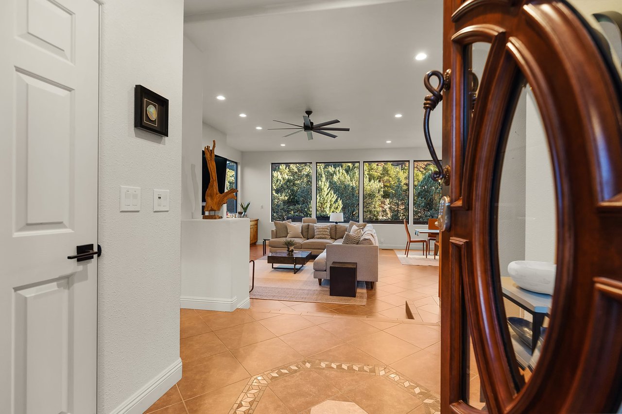 Splendor-Close to town, Huge Spa/Game Rm/Free Pets!