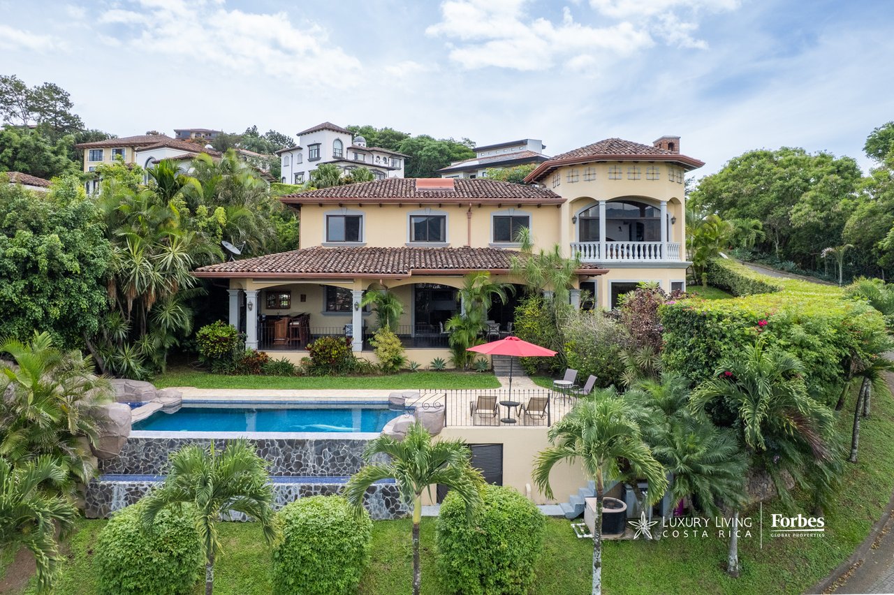 21471 - Luxury colonial house with 4 bedrooms, office, terrace and pool