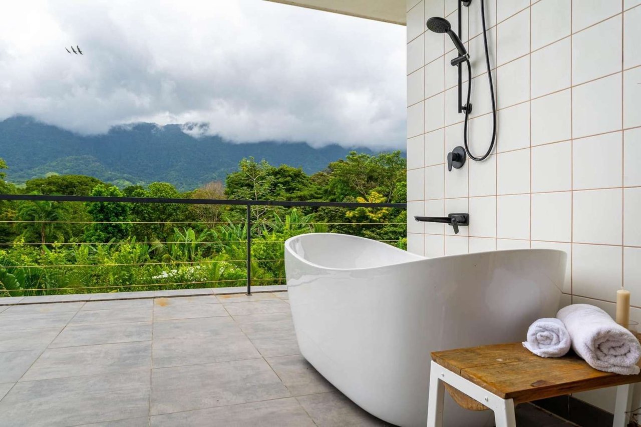 Casa Blanca, Stunning House Located in Ojochal