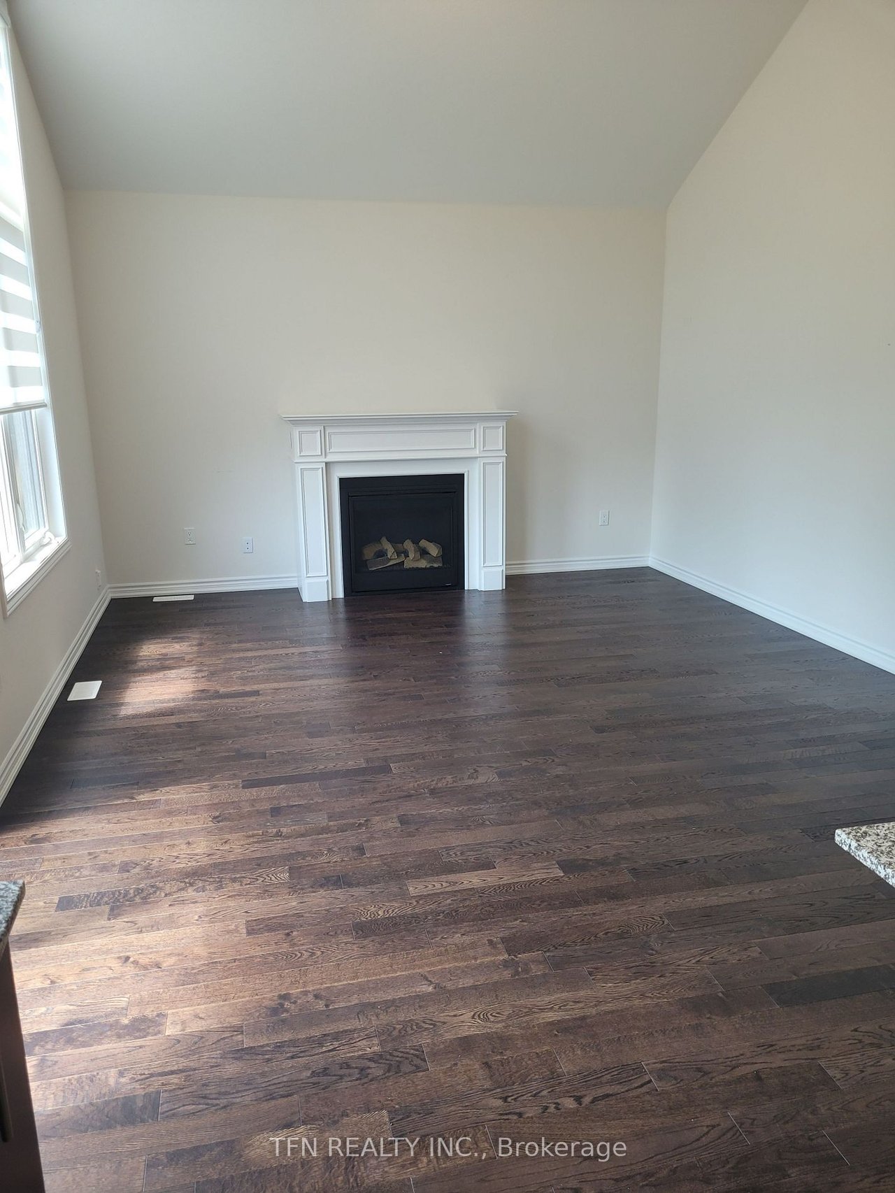 3213 Mosley Street