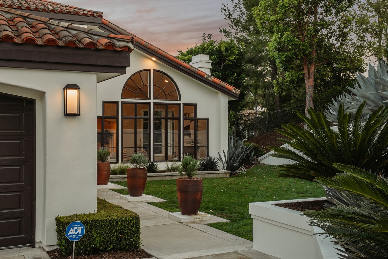 1805 Holly Tree Lane