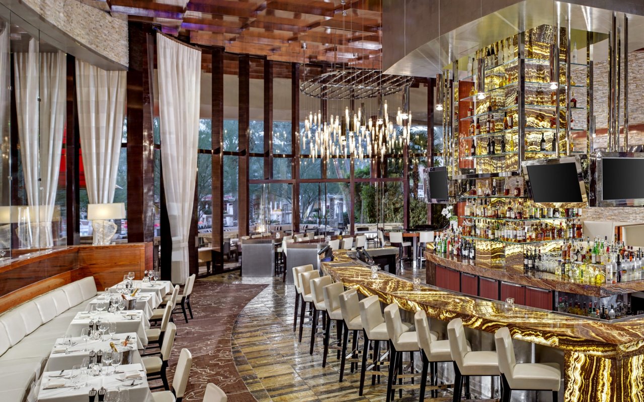 Top 5 Restaurants for Valentine's Day Dinner Off The Strip