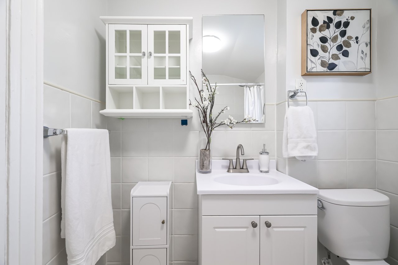 SOLD; Prime Humewood Locale!