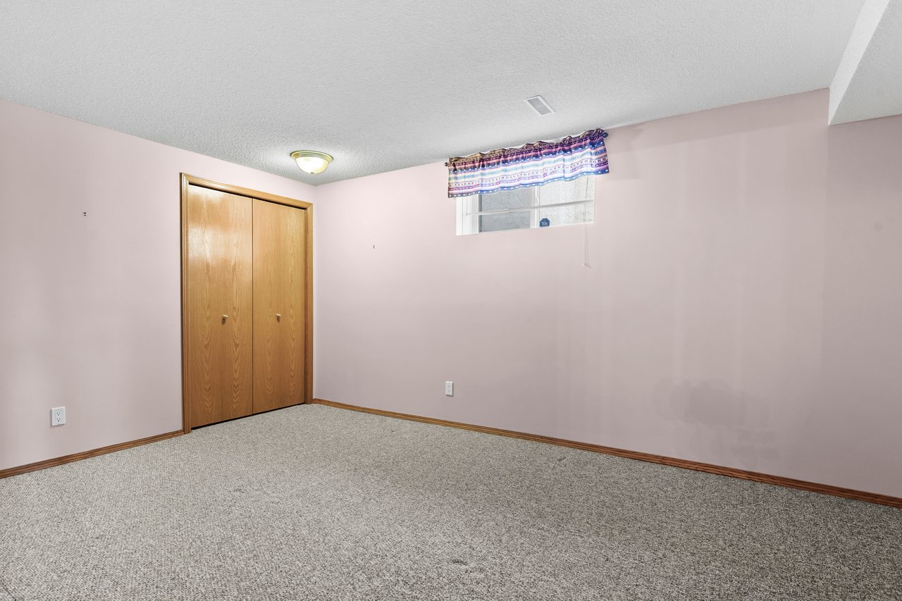 222 Arbour Cliff Close NW