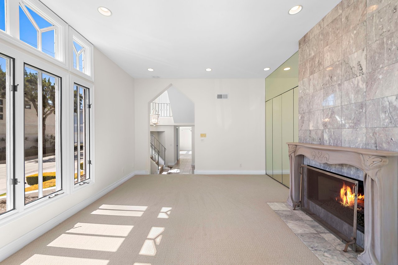 301 Narcissus Avenue