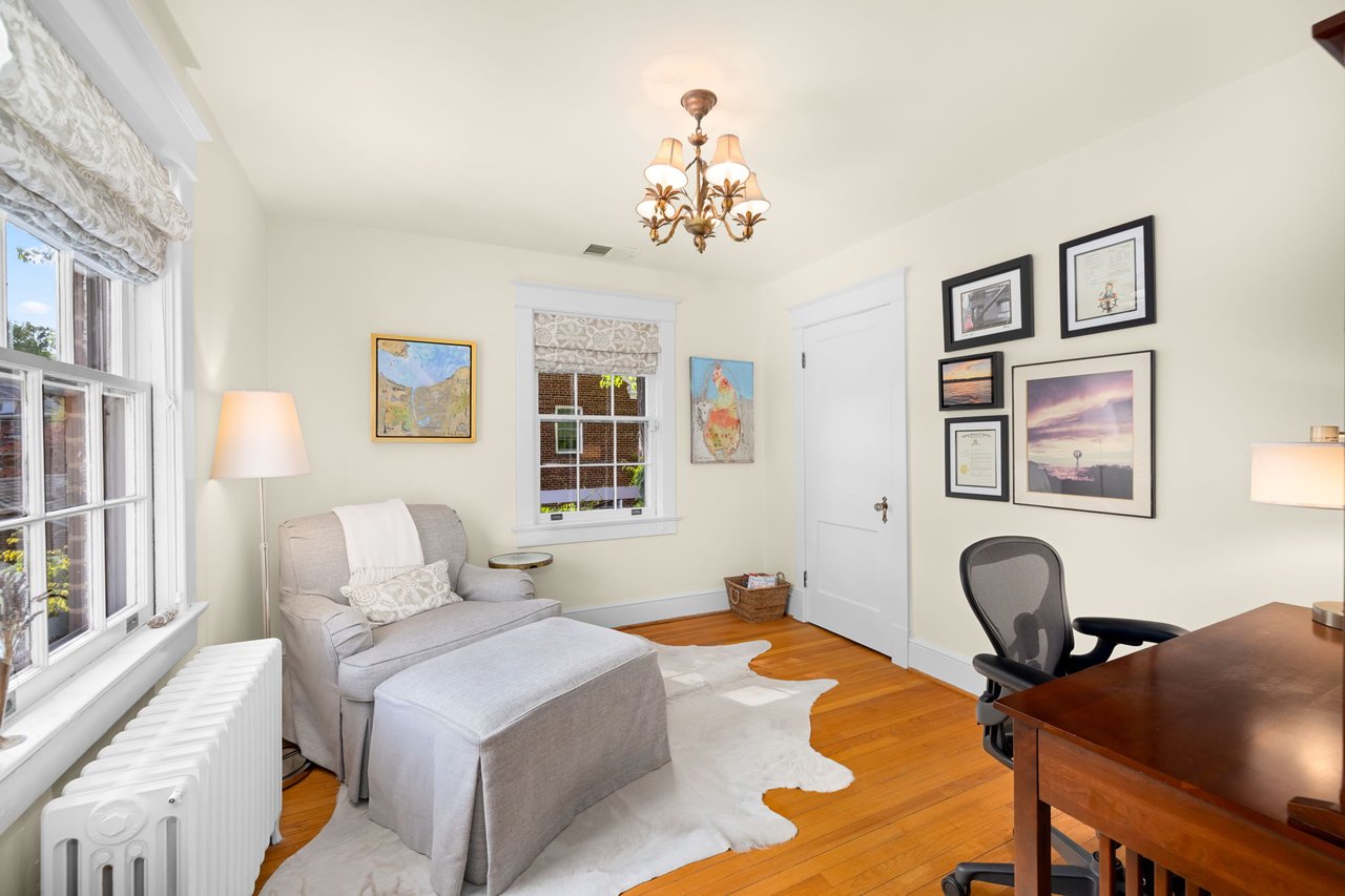 22 W OAK STREET