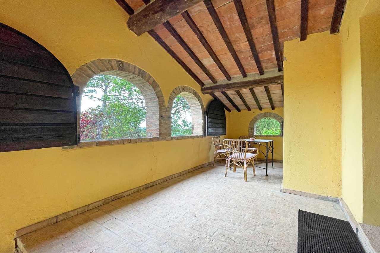 UNA FINESTRA SU PIENZA