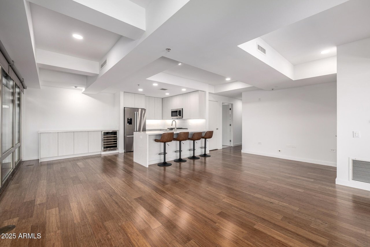 7161 E Rancho Vista Dr #4007
