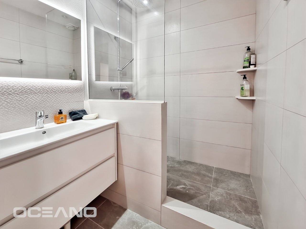 2 bedrooms Townhouse - Orient Bay