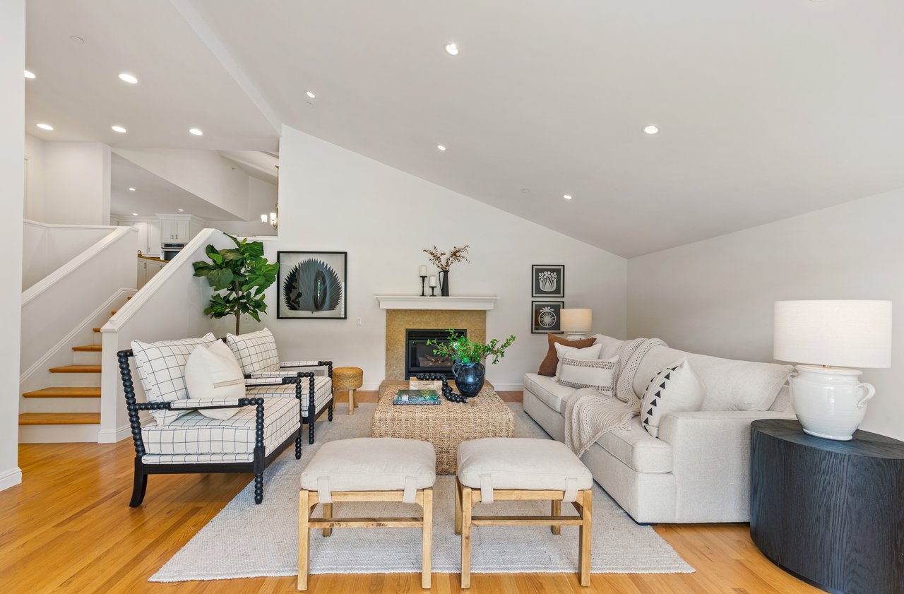 Picturesque and Private View Residence