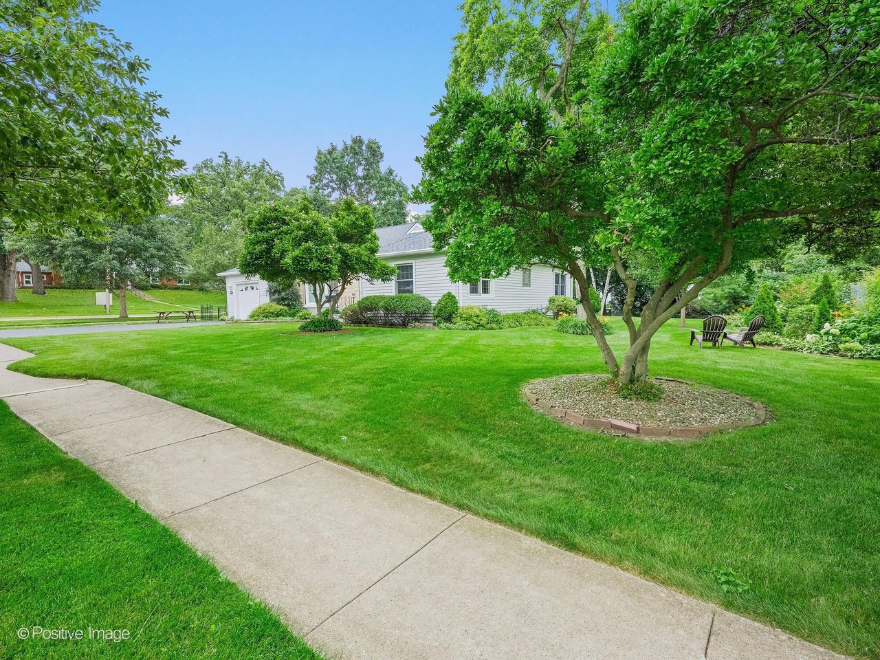 449 Arbor Ave, West Chicago IL: Move-In-Ready Ranch on a Corner Lot in Columbia Park Listed at $479,900