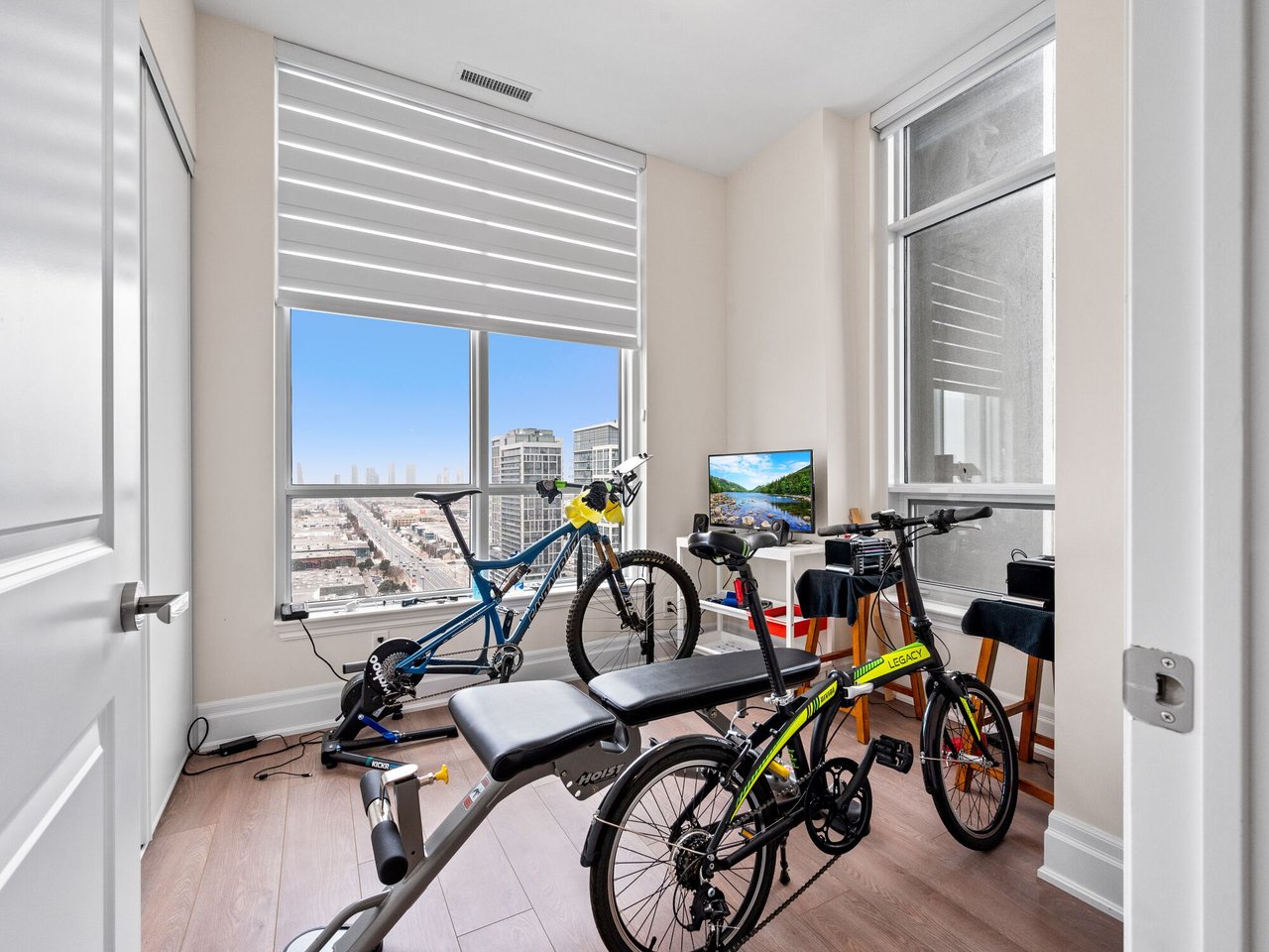 9075 Jane Street Unit: PH08