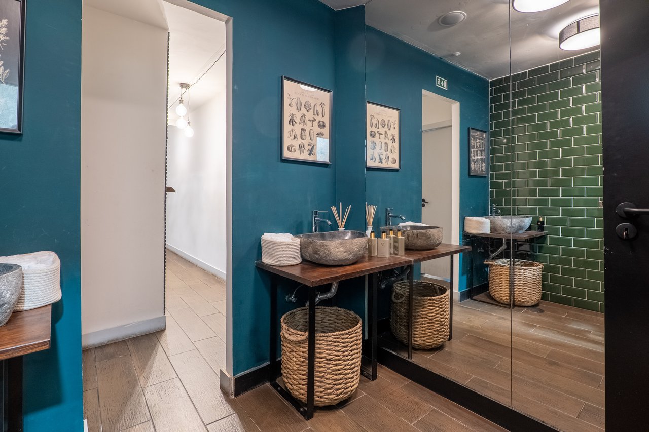 Prime Fine-Dining Restaurant Business Transfer (“Trespasse”) in Central Porto