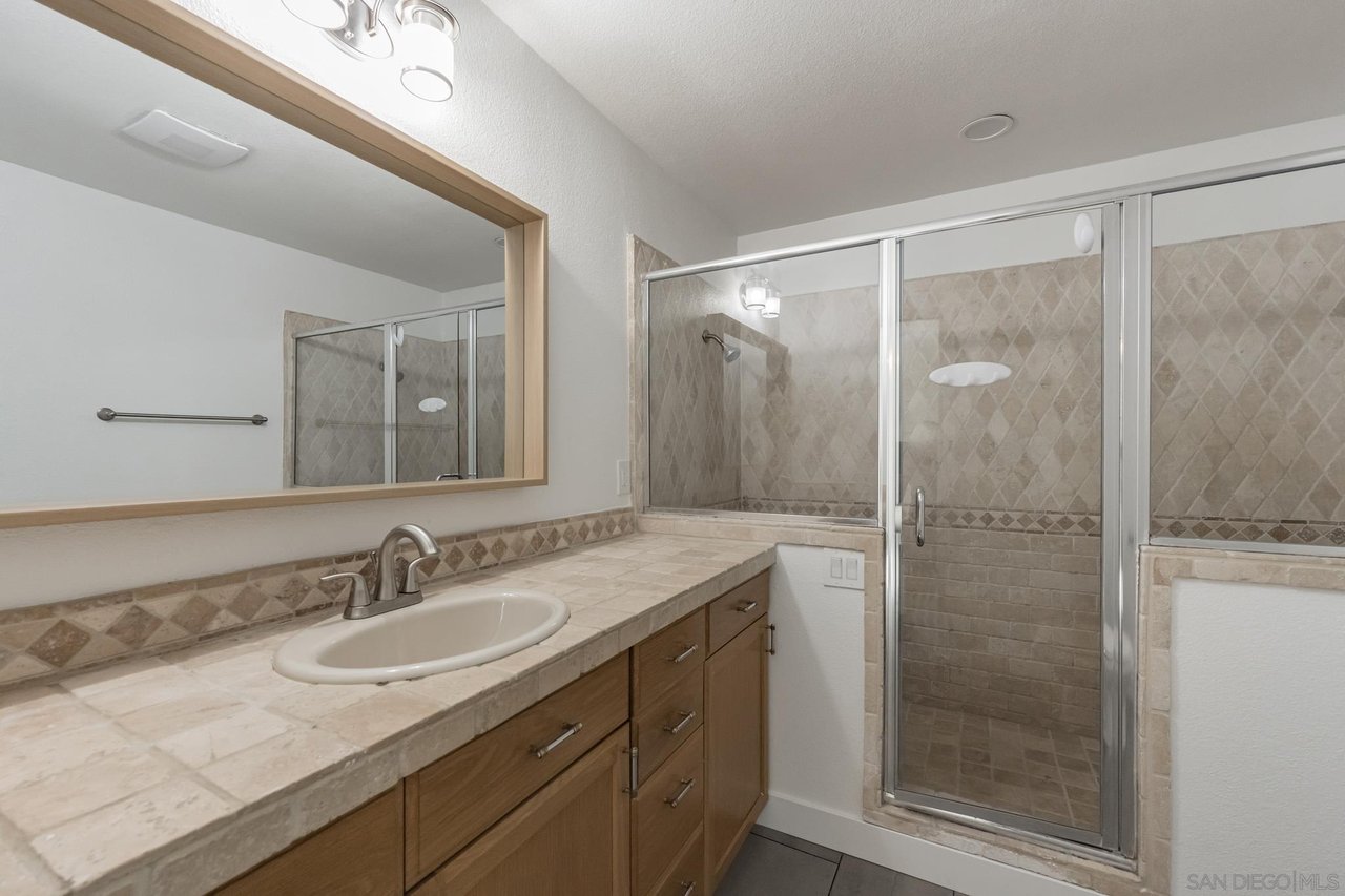 1656 Rue De Valle