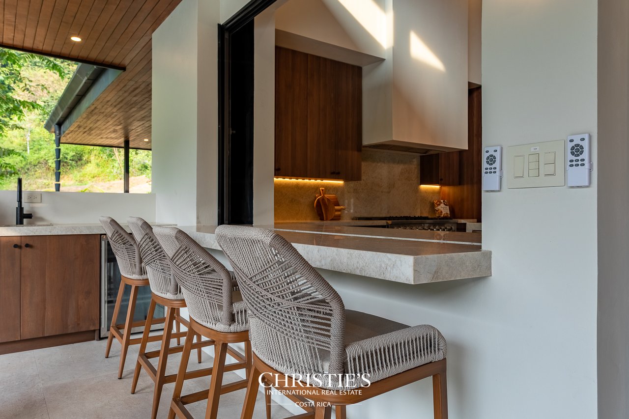 New Modern Tropical Villa 