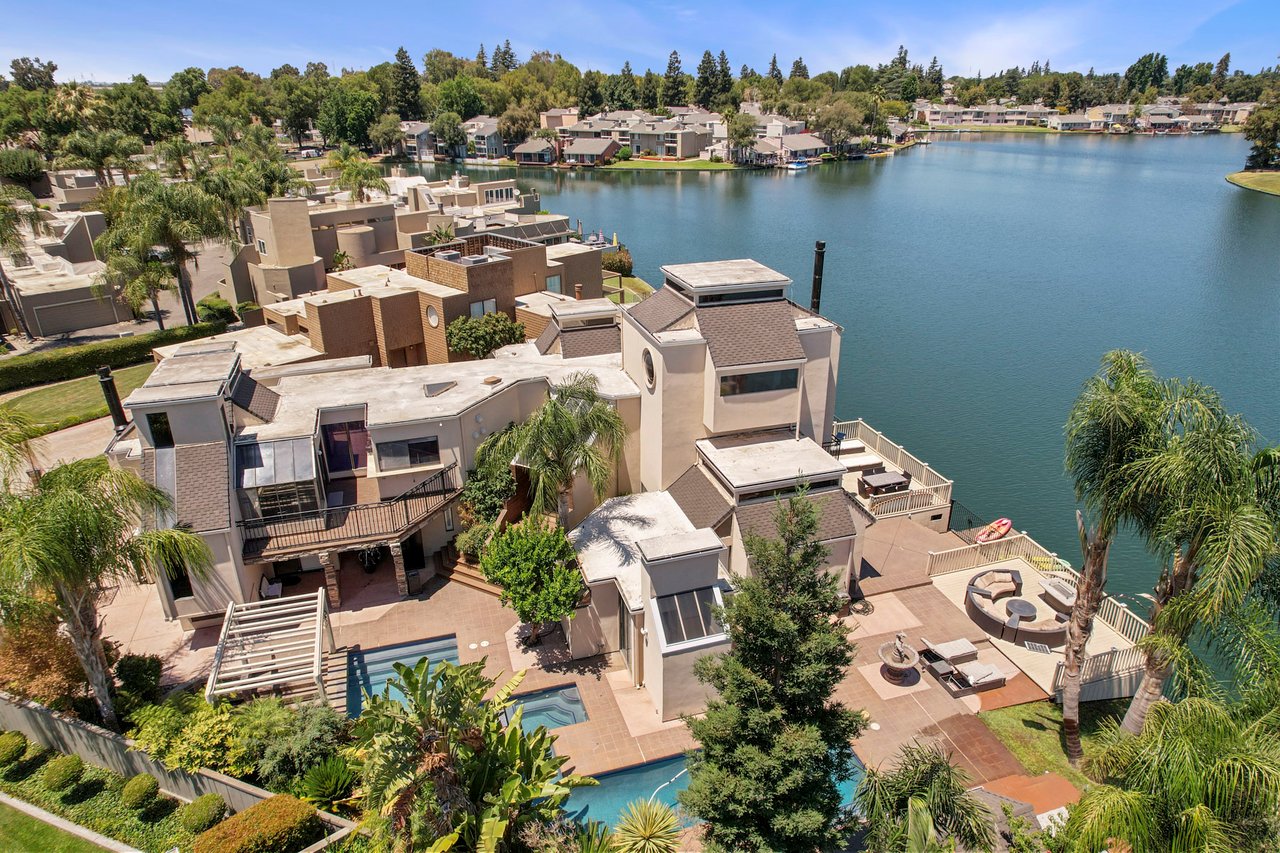 3845 Peninsula Ct