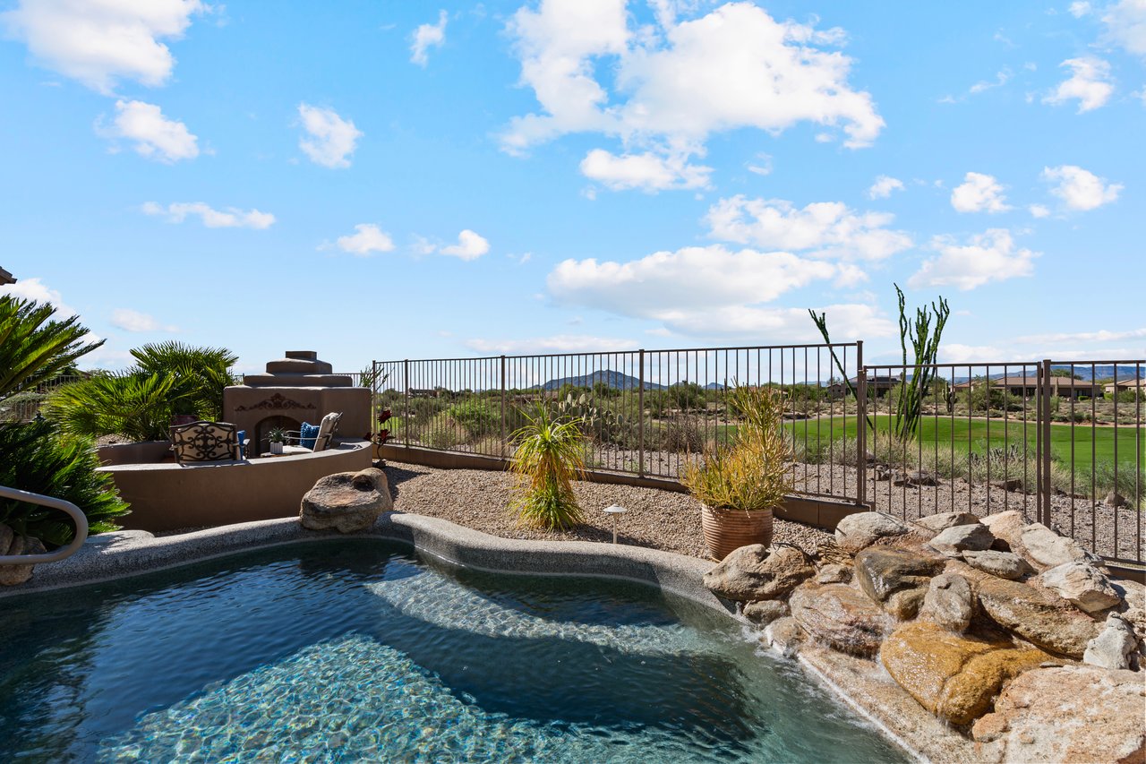 9812 E ROADRUNNER Drive